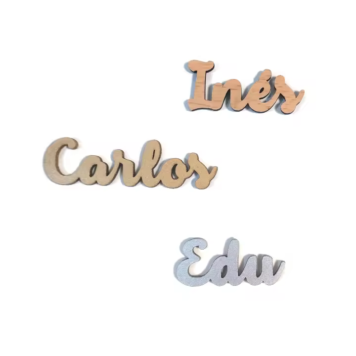Pack 5 o más Nombres de Madera Decorativos con nombres| Marcasitios con imán para Bodas, Comuniones, Bautizos, Cumpleaños | Decoración para el hogar | Regalo para invitados | Lulamuk - 1