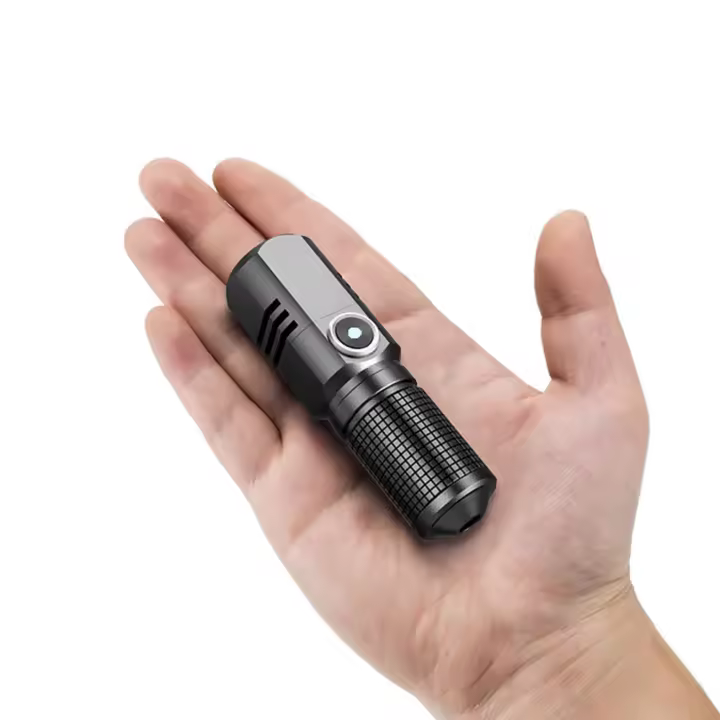 Linterna de mano portátil recargable USB-C compacta, 1000 lúmenes máx., 3 modos de iluminación, batería de alta capacidad de 1100MAH, haz ajustable de 200-500m, material ABS, función de doble potencia y destello, incluye cable USB - 1