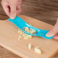 Prensador de Ajo Manual en ABS y Acero Inoxidable - Triturador de Ajos Ergonómico, Compacto y Duradero - Ideal para Cocina, Fácil de Limpiar y Usar (19x4 cm) - details 1