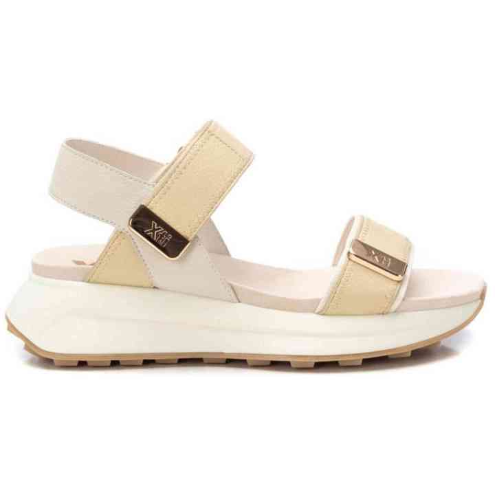 Xti modelo 143874 en color Beig