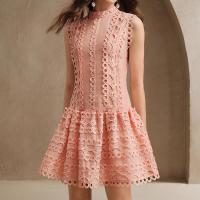 Vestido Mini De Encaje Con Agujeros Huecos Para Mujer Cuello Erguido Sin Mangas Cintura Alta Spliced Botones Estilo Vintage - details 20
