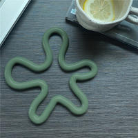 1/2PCS Tapete De Silicona Resistente Al Calor Para Vaso Moderno Antideslizante Soporte Para Tazas Decoración De Mesa Ecológico - details 5