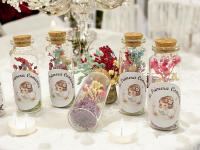Lote de 10 marcasitios de cristal con flores secas y preservadas - Regalos para invitados invitados de comunión - details 3