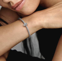 PANDORA Clip de retención de luz, accesorio de joyería para mujer con diseño de sol, con cuentas, regalo de cumpleaños 520, clip de fijación de regalo, talla única - details 0