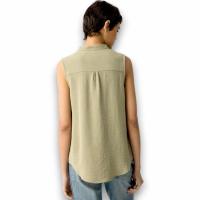Blusa Hazel Tiffosi - Poliéster Satinado, sin Mangas y Escote V - details 2