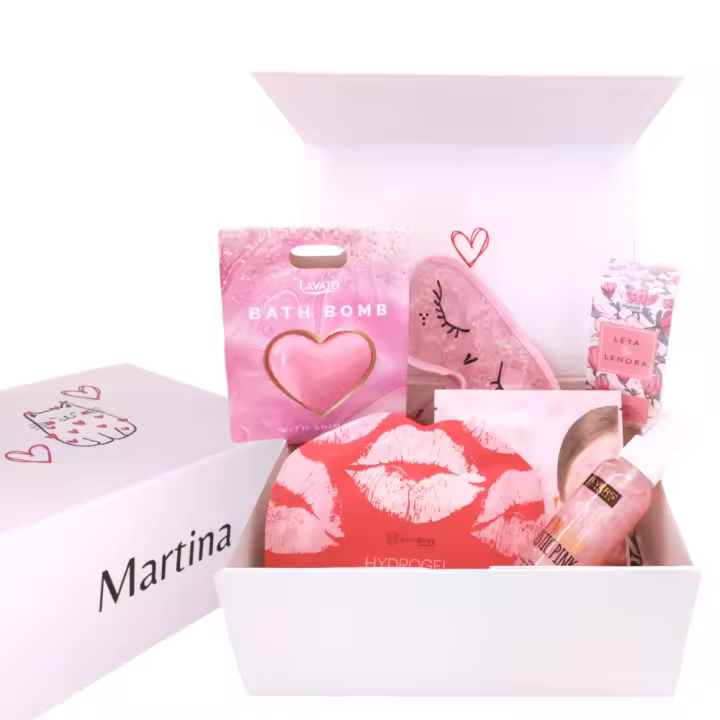 Set, caja o pack regalo PERSONALIZADA san Valentín, cumpleaños mujer chica cosmética maquillaje baño, cuidado. 6 productos: mascarilla hidratante, máscara perlas de gel, mascarilla de labios, colonia perfume, brillo corporal, bomba de baño - 1