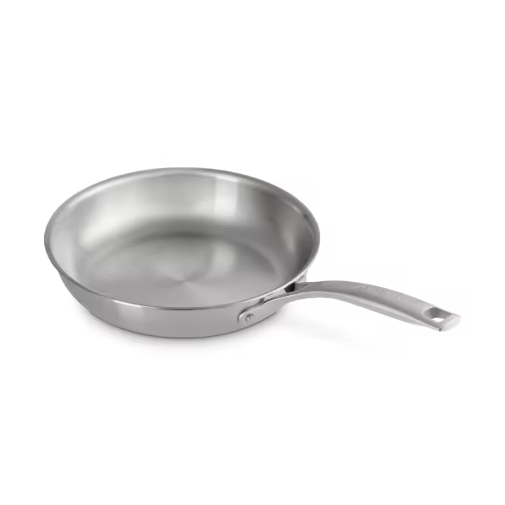 Sartén Profesional de 3 Capas Essential Le Creuset, Distribución Uniforme del Calor, Mango Frio al Tacto, 28 cm, Acero Inoxidable 18/10 - 1