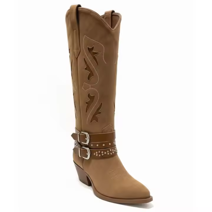 Bota campera / western - Color marrón - Tachas decorativas en la caña - Tacón medio ancho y cómodo - Diseño moderno - 2026 - 1