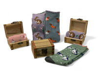 Calcetines de mujer estampados en cofre de madera de regalo - 3 Pares surtidos en baúl de madera para regalos originales en cumpleaños, amigo invisible, Navidad y aniversarios. - details 0