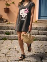 Vestido Ama de Aire Retro. Vestido de algodón con calavera frontal súper icónica de la marca. Estas prendas han sido tratadas una a una con un proceso de desteñido, presentan un aspecto irregular para darle un toque VINTAGE. - details 3