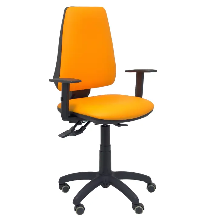 Silla Elche asincro similpiel naranja con brazo regulable y ruedas de parqué - 1