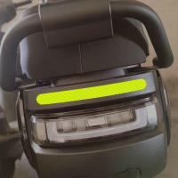 2PCS Etiquetas De Seguridad Nocturna Anticolisión Para Motocicleta Pegatinas Duraderas De Vinilo Para Casco Y Panel Lateral De Tanque De Combustible De Scooter - details 1