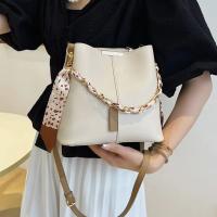 Bolso de hombro informal para mujer, tipo mensajero, de piel sintética impermeable, estilo universitario, para compras. - details 1