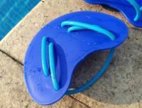 Práctica de natación con membranas de palma, técnicas de natación con media palma, membranas de palma para ayudarle a nadar, equipo de natación con membranas de palma - details 8