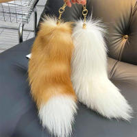 Gran Colgante De Peluche De Zorro Falso Para Llavero Colgante De Cola De Therian Para Bolso Regalo Para Mujeres Y Niñas Estilo Moderno Tamaño Aproximado De 35-40cm - details 2
