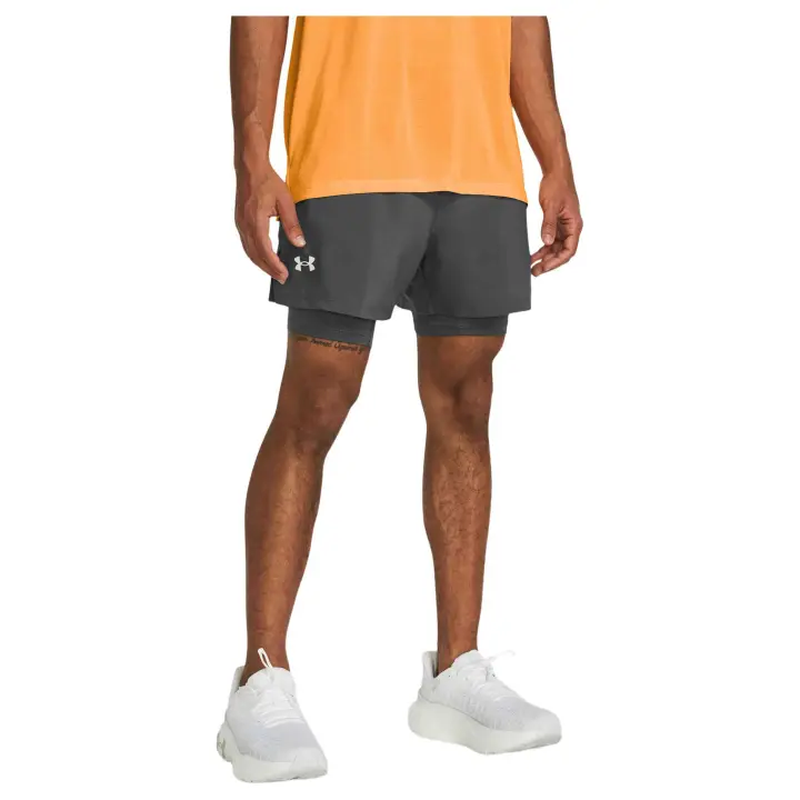 Pantalon Corto Under Armour Launch 5'' 2-In-1 para hombre en color gris - 1