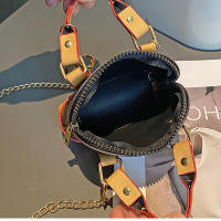 Bolso Pequeño De Cadena Diagonal Para AirPods 4 pro 2 3 Bolso De Cabezo De Móviles Con Estampado Manual Y Bolsillo Para Auriculares - details 3