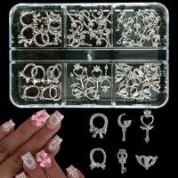 1Caja De Decoraciones Para Uñas DIY Con Estilos Variados De Borlas Serpientes Dólares Aleación De Uñas Aros Vacíos Cuadros De Fotos Corazones - details 1