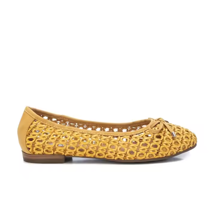 Xti Vegan Bailarina en Amarillo con El Vestido y el Lasso - 1