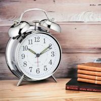Elegante reloj despertador retro con campana, analógico, de cuarzo, de metal/plástico, con luz nocturna LED y función de doble gong, ideal como reloj de mesa - details 2