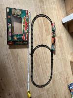 Juego De Tren Navideño Con Pistas De Ferrocarril Juguetes Decorativos Para Árbol De Navidad Regalo Para Niños Fiesta De Cumpleaños - details 9