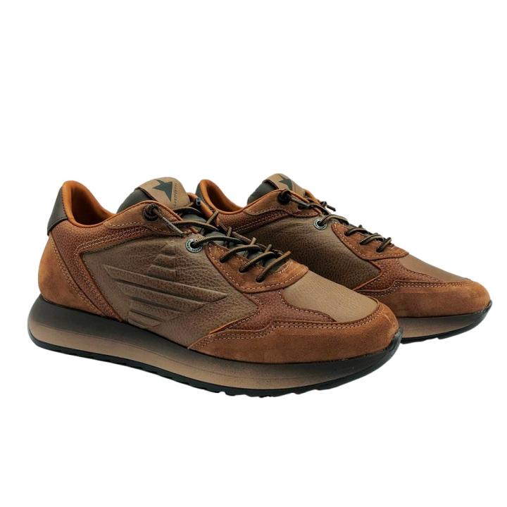 Cetti Men's Leather Sneakers with Elastic Laces, featuring a cushioned removable insole, star design, and vegan lining, are comfortable men's sneakers perfect for autumn and spring wear.