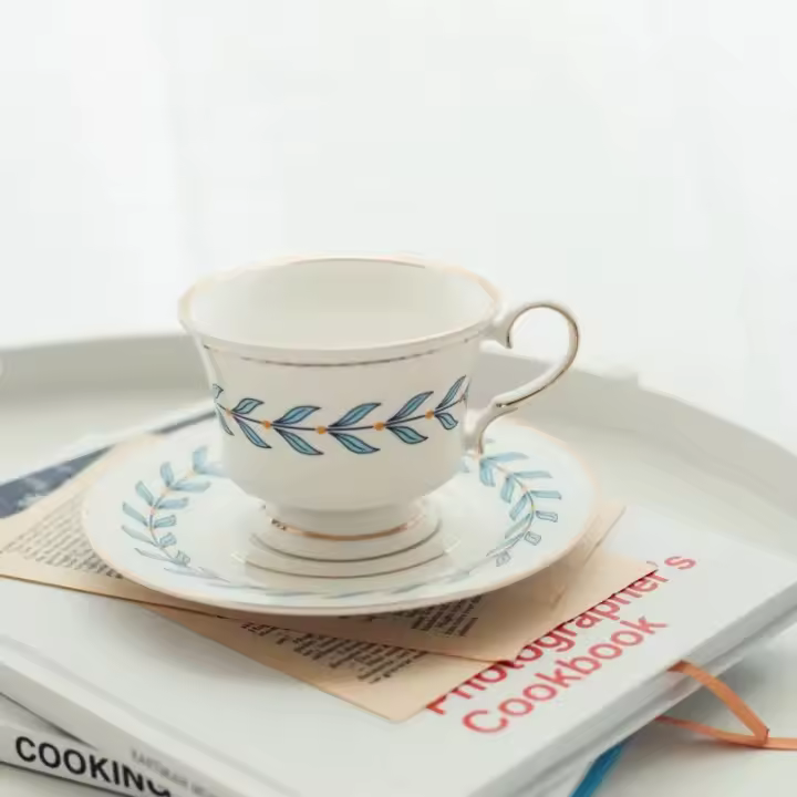 Taza De Té Inglesa Retro Con Borde Dorado Estilo Ins Taza De Café De Cerámica Bone China Para Desayuno Y Postres Taza Con Tazón Reutilizable Y Cuidado Manual - 1