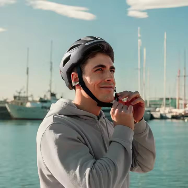 Cecotec Casco Movilidad Urbana, Talla L-XL Ajustable BrainGuard Flash L-XL, Intermitentes y luz Trasera Bluetooth, Luz Frontal - 1