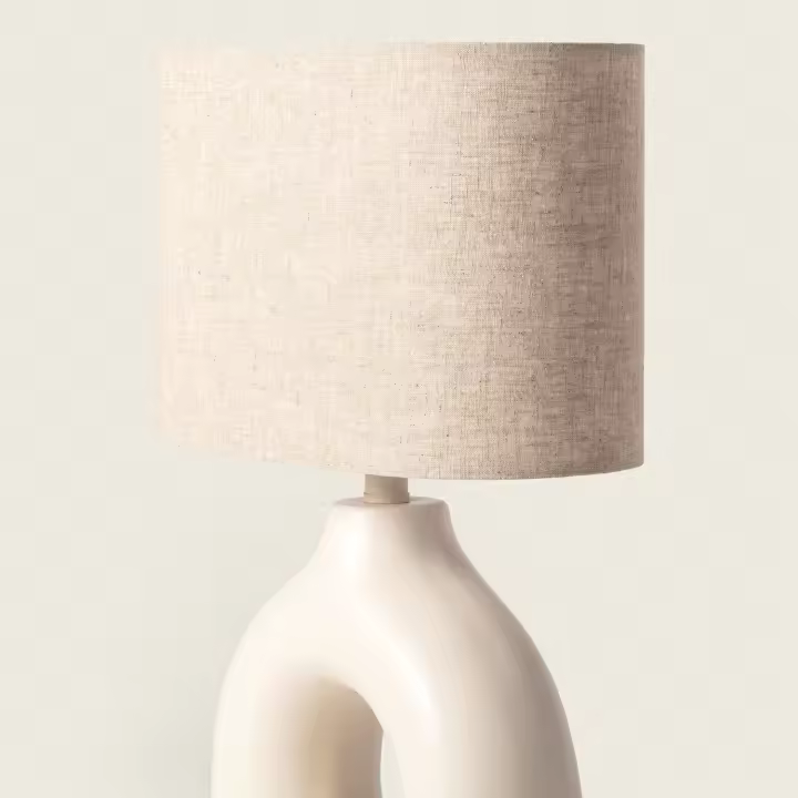 LEDKIA LIGHTING - Lámpara de Mesa Decorativa | Cerámica Beige Artesanal | Pantalla de Tela | Adecuada para Bombillas E27 hasta 40W | Uso Interior, Beige, Cerámica, Tela - 1