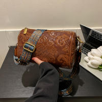 Bolso De Hombro Cruzado Estilizado Chino Para Mujeres Bolso Cilíndrico Con Relieve De Flor Cierre De Cremallera Material PU Y Lona Interior - details 10