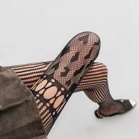 Medias De Un Pie En Y2K Estilo Millennial Con Patrón De Corazón En Punto De Tul Y Estriado Negro Para Mujer - details 7