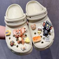 SET MINISO Tom Y Jerry Accesorios De Decoración Para Zapatos De Dibujos Animados Lindos Regalos De Navidad Para Clásicos Clogs - details 1