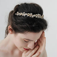 Diadema De Crystals Retro Con Flores Para Novia Accesorio De Cabello Hecho a Mano Adorno Para Fotos De Boda Para Mujeres - details 2