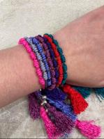 Pulseras Pon Pon de Diseño Exclusivo Hechas a Mano Multicolor - details 1