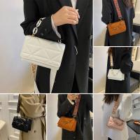 Bolso De Hombro Para Mujer De Cuero PU Gran Capacidad Con Cadena Metálica Casual Bolso Bandolera Clutch Estilo Fashion - details 2