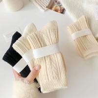 3 Pares De Calcetines De Lana De Cashmere Para Mujer Invierno Gruesos Y Cálidos Negro Blanco Conjunto Japonés Moda Color Sólido - details 5