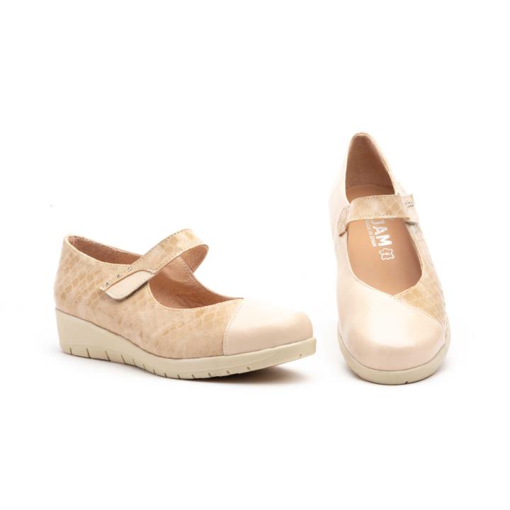 95776 Negro y beige Hecho en España Zapatos Mujer Piel con Velcro Numeración: 35-41 Marca: JAM Este zapato de cuña para mujer está confeccionado con corte de piel auténtica, exhibiendo una textura tipo cocodrilo en tono negro. La puntera es lisa