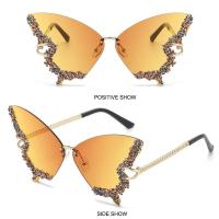 Gafas De Sol Vintage Para Mujer Con Diamantes Y Mariposa Lentes Plateados Gafas De Moda Bling Oversize Unisex - details 6