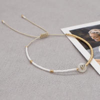 Pulsera De Letras Go2BoHo Con Encantos Asimétricos Y Contraste De Colores Con Cuentas Miyuki Y Caracoles Para Mujer Joyería Moda - details 3