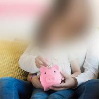 Caja De Ahorro En Forma De Cerdo Piglet Para Niños En Colores Rosa Y Azul Juguetes Seguros Para Contar Monedas Organizador De Dinero Sin Abrir Medidas 14x12x13 Cm Peso 170 G - details 4