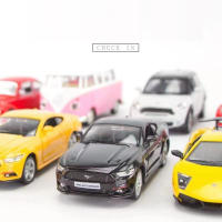 Modelo De Coche De Escala 1:36 Mustang GT De Aleación De Metal Juguete De Coche De Simulación Con Pull Back Puertas Abiertas Adorno Deportivo Regalo Para Niños - details 0
