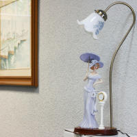 BVC P-11a. Lámpara de Mesa Señora con Sombrero y Sombrilla Elegante Diseño Y Reloj. - details 2