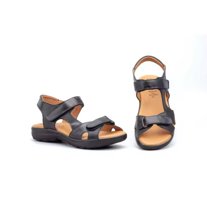AE-645 Blanco-Cuero y Negro Hecho en España Sandalias Mujer Piel Blanco Velcro Numeración: 35-41 Marca: Alto Estilo Sandalias ergonómicas en color blanco, diseñadas para ofrecer máximo confort y sujeción. Fabricadas en piel natural, cuentan con tres cor - 1