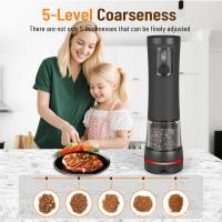 Juego de molinillo eléctrico de sal y pimienta, molinillo de cerámica automático con pantalla de batería, base recargable, salero de acero inoxidable con 5 niveles de grosor ajustable para cocina - details 2