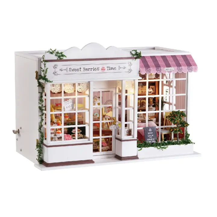 DAM. Tienda de dulces Tiempo de Bayas. Maqueta 3D realista con gran detalle y luces led. 34x19x24cm. - 1