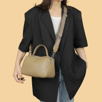Bolso De Hombro Para Mujer De Cuero Genuino Estilo Casual Con Correa Ancha Y Comodidad Gran Capacidad Color Blanco Negro Caqui Azul - details 9