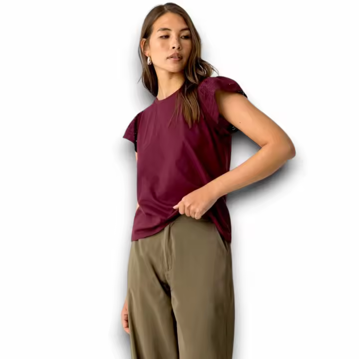 Camiseta Tiffosi Graciosa Morada | 100% Algodón | Cuello Redondo | Manga Volantes Perforada - 1