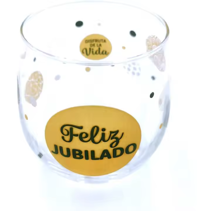 Vaso de vidrio con la frase "Feliz Jubilado" y elementos decorativos - 1