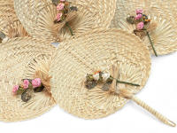 Lote de 12 abanicos de rafia decorados regalos para invitadas de boda comuniones bautizos aniversarios - Detalles de boda y regalos de celebración para eventos - details 1