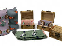 Calcetines de mujer estampados en cofre de madera de regalo - 3 Pares surtidos en baúl de madera para regalos originales en cumpleaños, amigo invisible, Navidad y aniversarios. - details 3